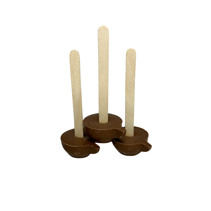 Chocolade-spoon voor een verrukkelijke chocomelk in een