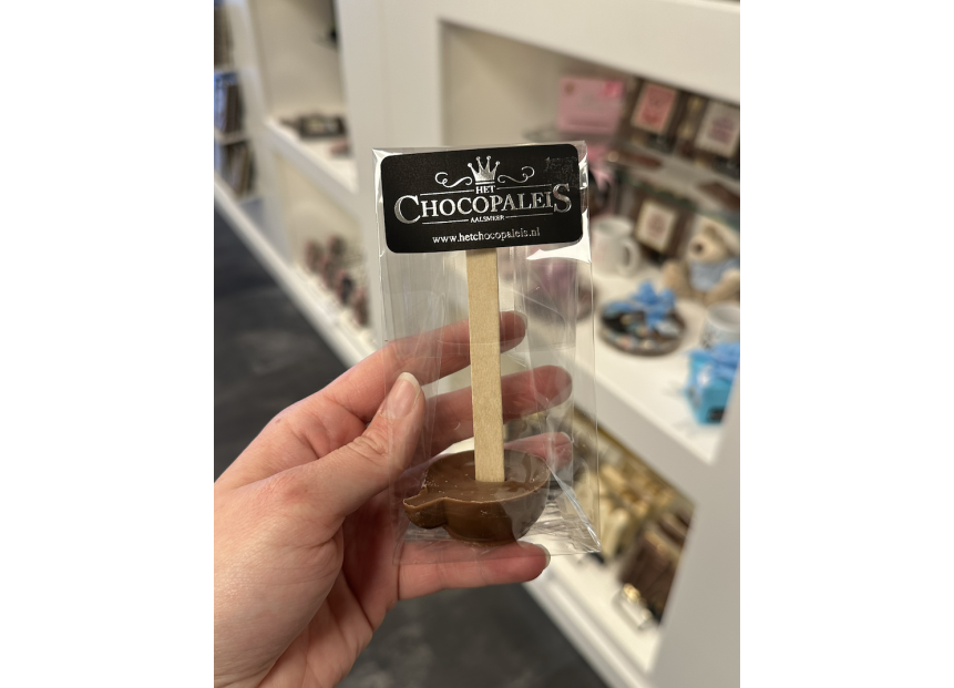 Chocolade-spoon voor een verrukkelijke chocomelk in een handomdraai